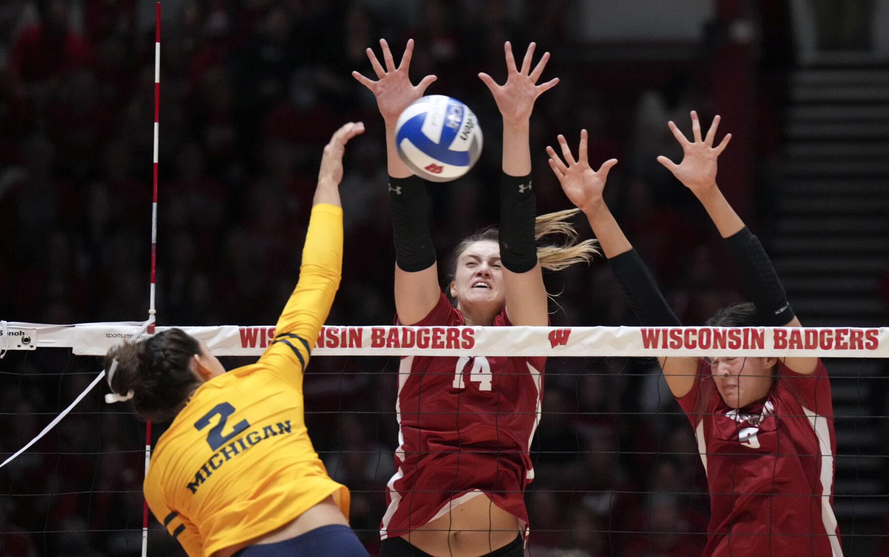 Wisconsin-Michigan volleyball
